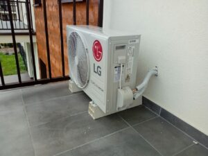 Klimatyzacja Rybnik - instalacja na balkonie