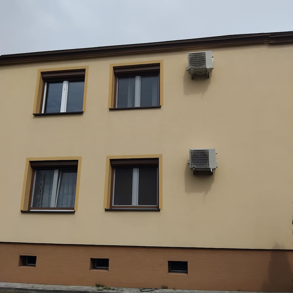 Klimatyzacja Rybnik - jednostki na ścianie budynku